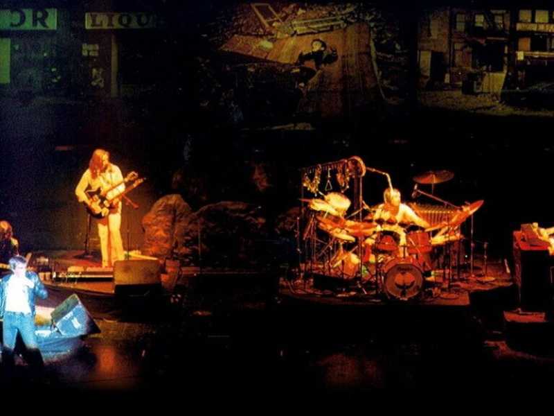 I Genesis in concerto negli anni 70 (Wikimedia Commons) 