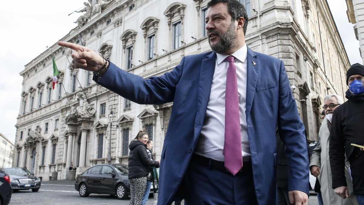 Immagine di M5s e Lega meditano lo sfregio a Draghi sul green pass