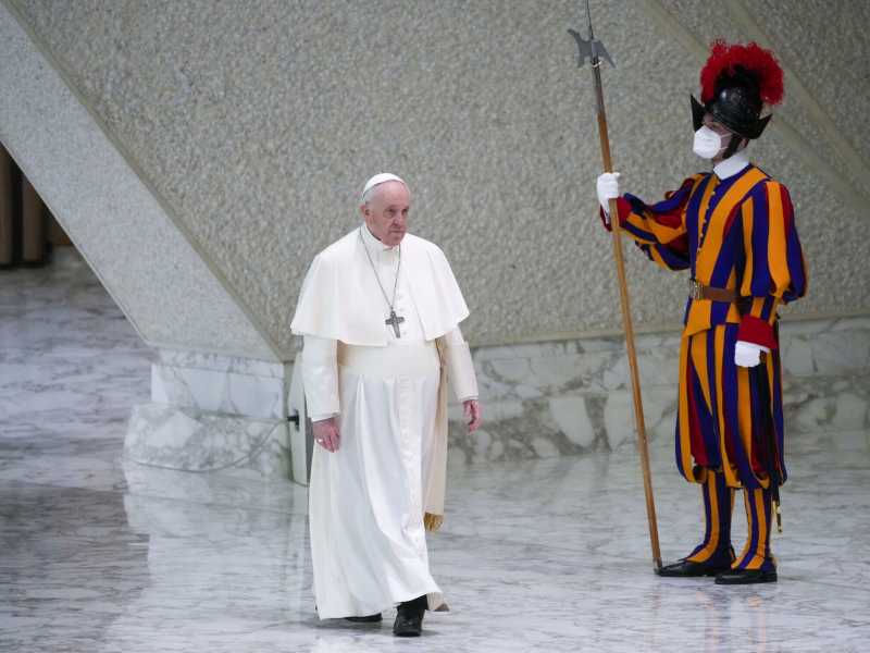 I vescovi ucraini pronti alla battaglia, il Papa resta prudente