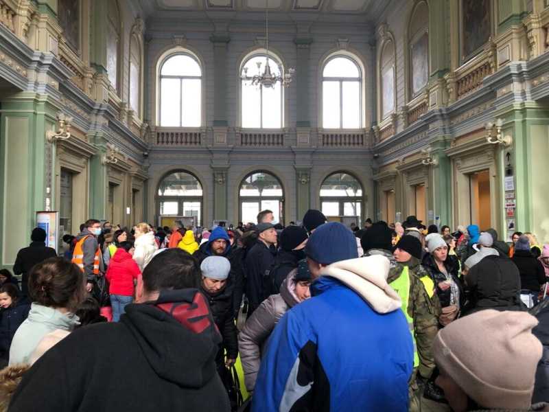 Viaggio a Przemysl, dove Salvini viene contestato e gli altri partono per combattere in Ucraina