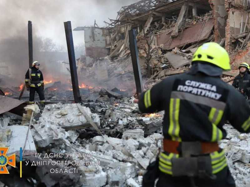 Guerra in Ucraina. Mosca attacca altre città. Biden: stop alle relazioni commerciali con la Russia