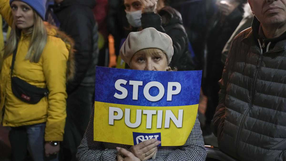 L’alibi della complessità: chi non condanna Putin è complice