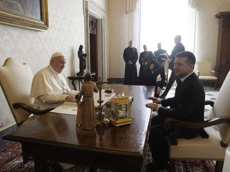 L'incontro tra Papa Francesco e Volodymyr Zelensky nel 2020 (LaPresse)<br />