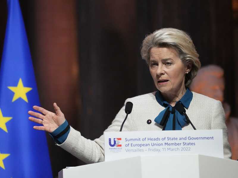 Sanzionare il greggio russo e aggirare lo stallo europeo: in Europa c'è chi dice sì