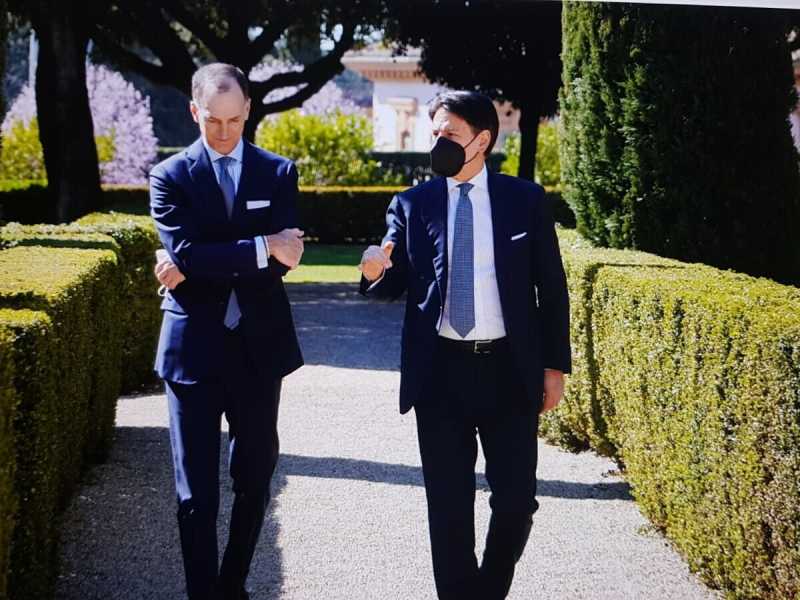 L'ambasciata Usa e la politica: Conte "dissonante", per Salvini incontro senza foto