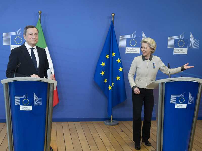 Draghi tra i controllori di Bruxelles e le lamentele dei ministri. Le incognite sul Pnrr