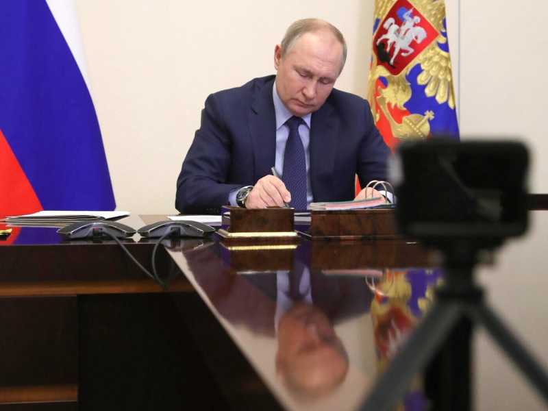 Mikhail Klimentyev/Sputnik, Kremlin Pool Photo via AP<br />