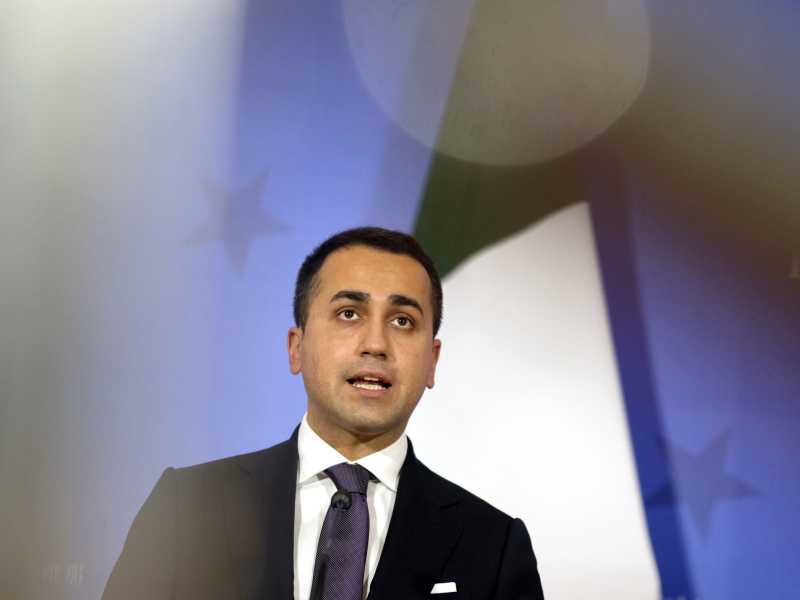 Per gli accordi sul gas Di Maio e il M5s viaggiano con l’Eni, una volta definita “corrotta”