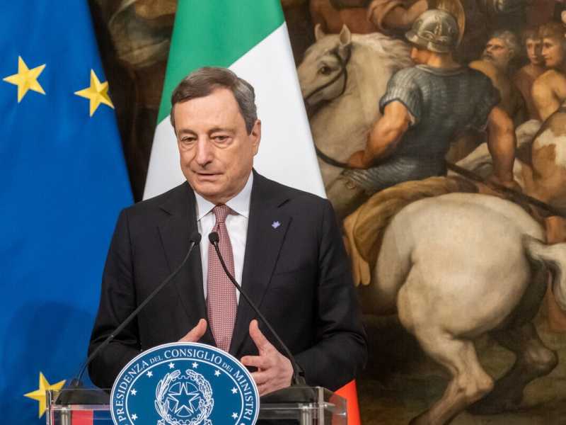 Draghi e il "Pulcinella" Salvini. Sul fisco è farsa. Passa il Dl Recovery e "no salvo intese"