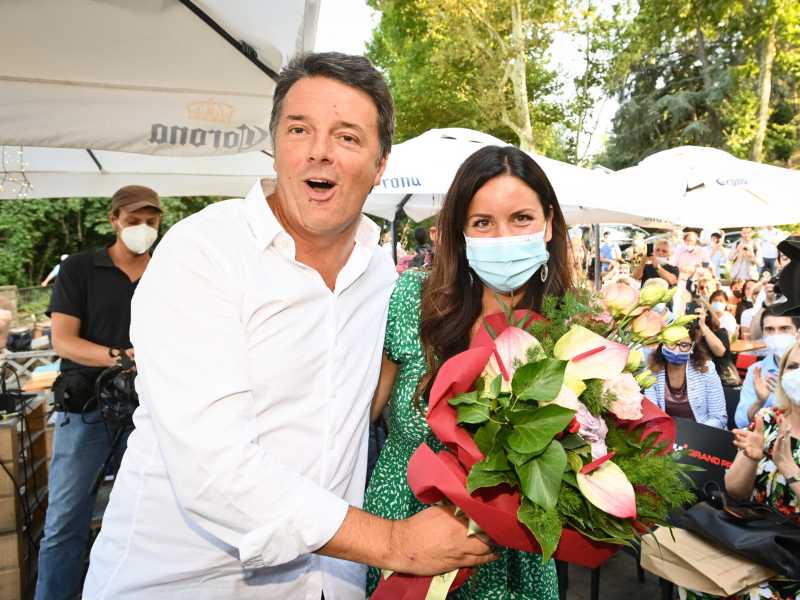 Matteo Renzi e Isabella Conti (Ansa)