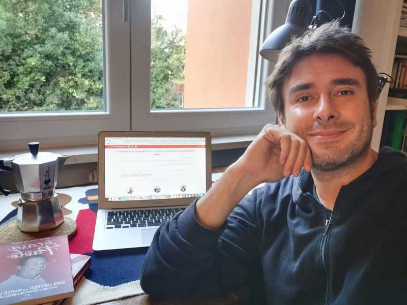 I talk e i social. Ora Dibba fa il prof: "Sempre calmi in tv, così come feci con Scalfari"