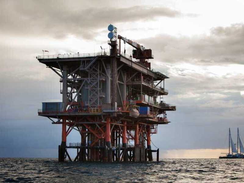 &nbsp;La piattaforma petrolifera Rospo Mare B, nell'Adriatico (Ansa)<br />