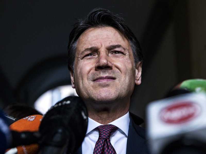 Conte e lo scostamento dalla realtà. Draghi indica la via