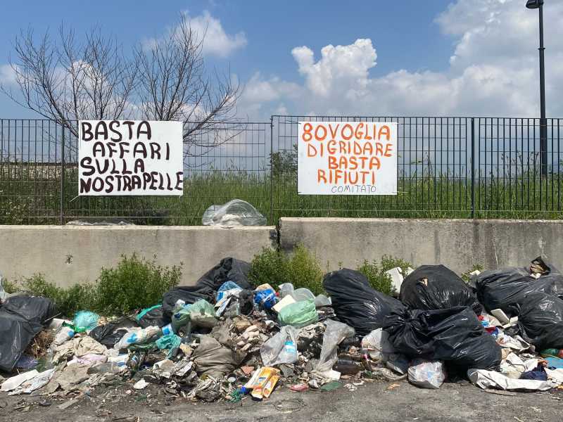 Raggi va a Santa Palomba a raccogliere firme contro il termovalorizzatore