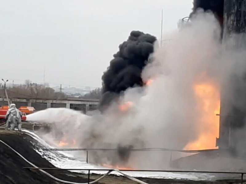  Belgorod, Russia, l'incendio al deposito di carburante del 1 aprile (foto di Ansa)