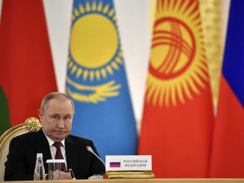 Lo scrittore Robert Littell dice che il “padrino” Putin è spacciato