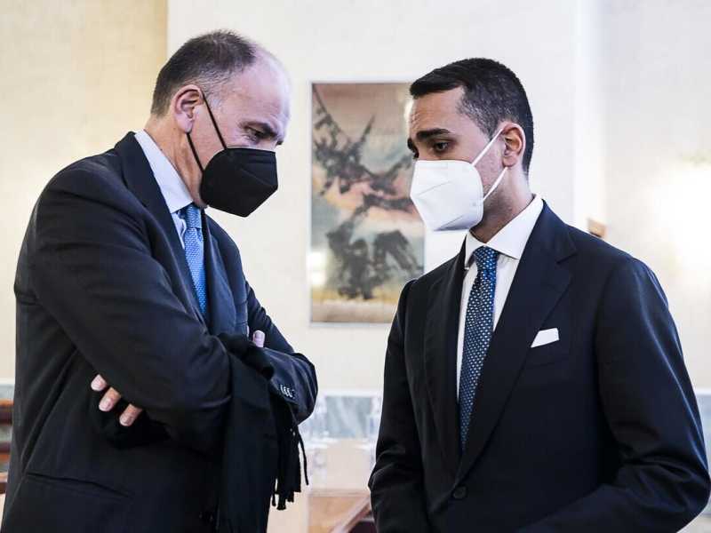 Di Maio e Letta alludono a nuove armi all'Ucraina. Conte ribadisce "no al quarto invio"