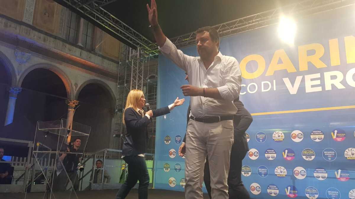 Immagine di Incontrarsi a Verona: la dissimulazione di Salvini e Meloni, uniti per una sera