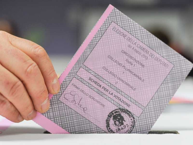 Exit poll: affluenza referendum flop (sotto al 25 per cento). A Palermo avanti il centrodestra. A Verona è sorpresa centrosinistra