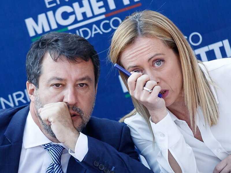 Salvini tentenna di fronte a chi gli dice: "Usciamo dal governo". La Meloni teme Verona