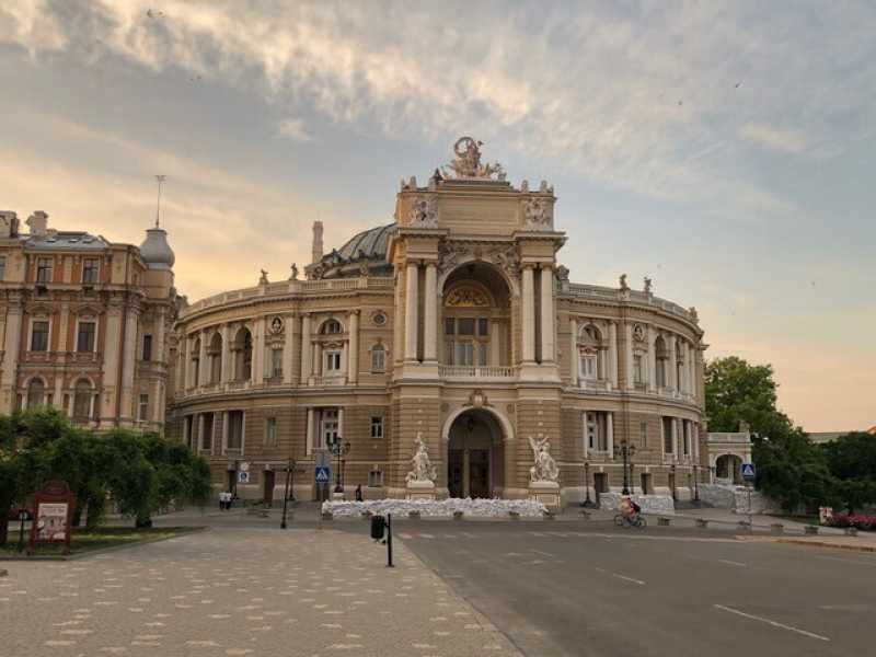 Vivere nel limbo di Odessa. La tranquillità di una città in guerra