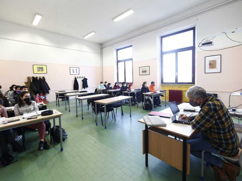 Il liceo Newton a Roma (LaPresse) 