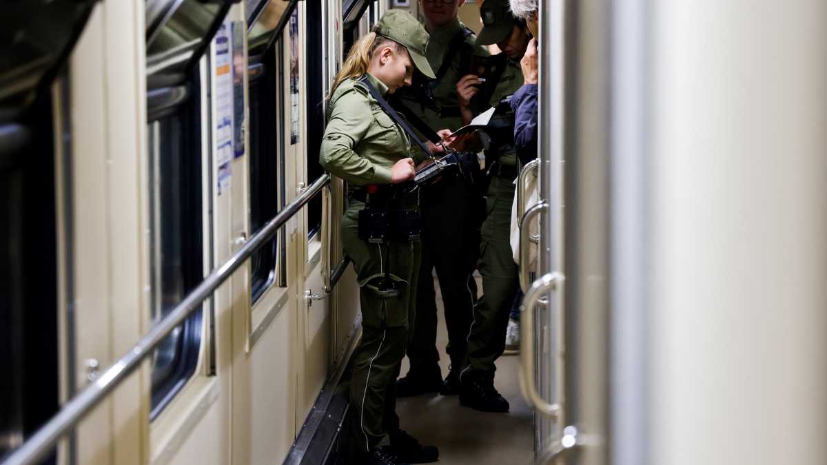 Immagine di Con Draghi sul treno per Kiyv. Cronaca surreale di tre giorni embedded