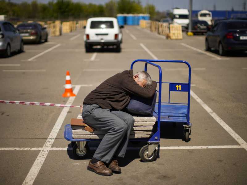 L’offensiva russa procede con le torture nei campi di smistamento