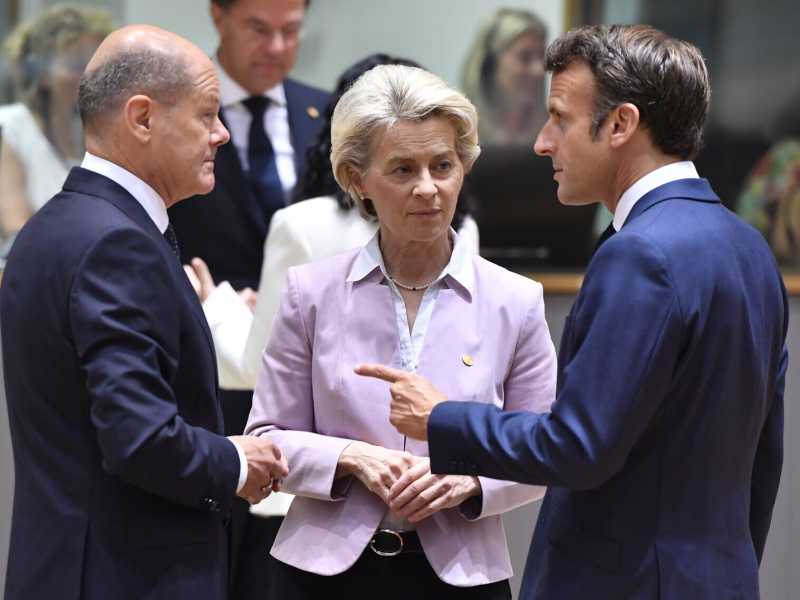 Riformare i trattati europei a settembre: l'idea di Letta, Macron e Gentiloni