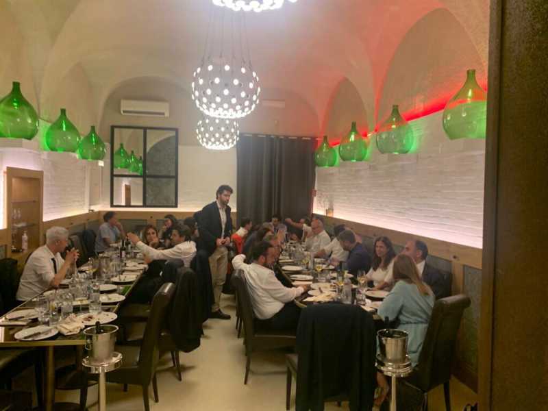 M5s, la cena di Conte con i fedelissimi: "Andiamocene". "Restiamo"