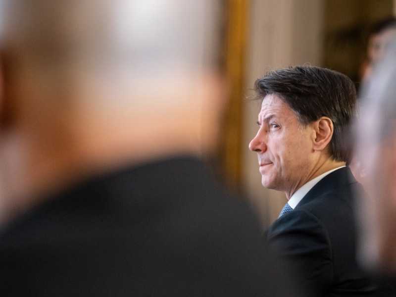 I tormenti di Conte: "Se strappo non sarò mai più premier". Ma il M5s lo spinge fuori dal governo