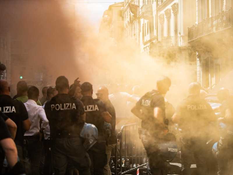 Altro che Uber. I metodi violenti dei tassisti per bloccare la concorrenza
