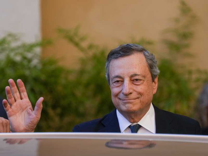 Draghi sensibile all'appello di sindaci e governatori. Conte? "Ma che vuole ancora?"