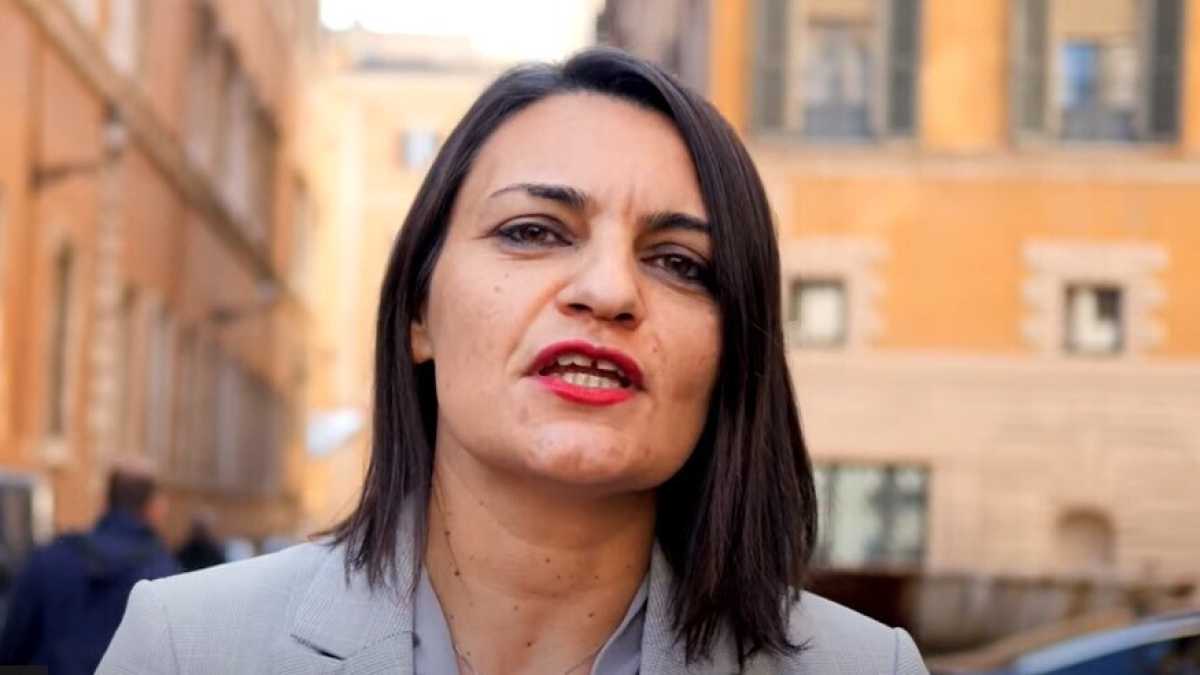 Immagine di Chi è Giulia Lupo, la grillina vicina a Taverna che vuole sputare addosso ai traditori