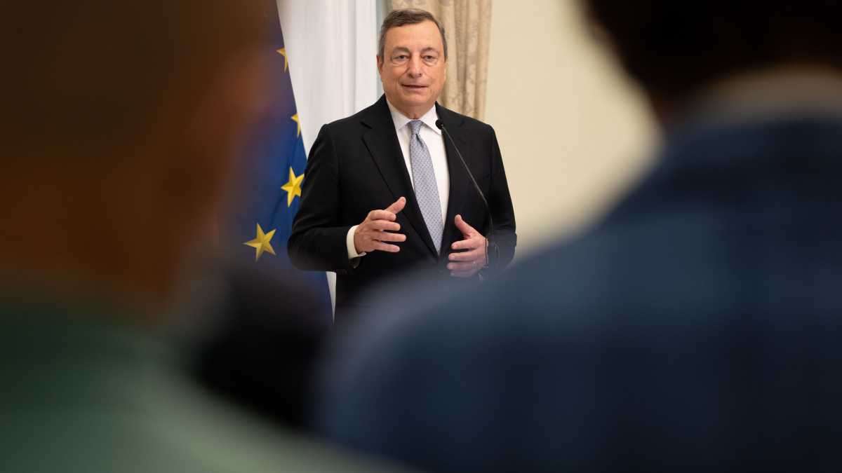 Immagine di Crisi di governo, la lettera dei sindaci: "Draghi vada avanti"