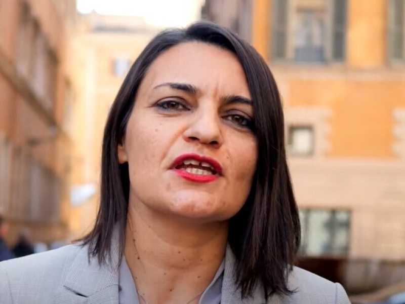 Chi è Giulia Lupo, la grillina vicina a Taverna che vuole sputare addosso ai traditori