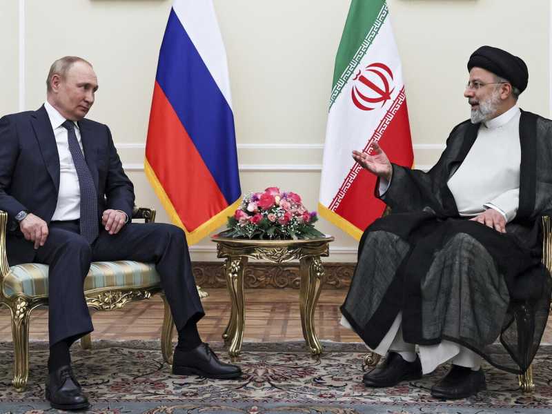 Putin in Iran cerca di cucire insieme tre paesi con interessi diversi