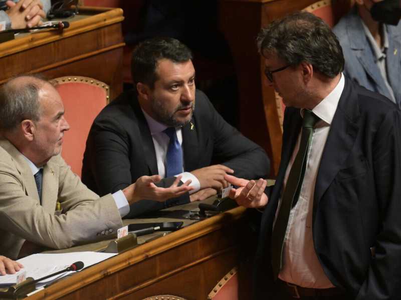 Salvini cala la maschera. Sfida i governatori, si mangia FI e archivia l’epoca Draghi