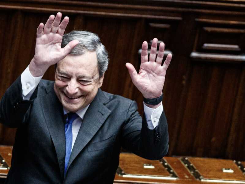 Draghi contro le menzogne. "Non ero stanco. Hanno provato a farci cadere mille volte"