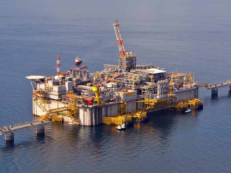 Un terminale di rigassificazione nel mar Adriatico (Ansa) <br />