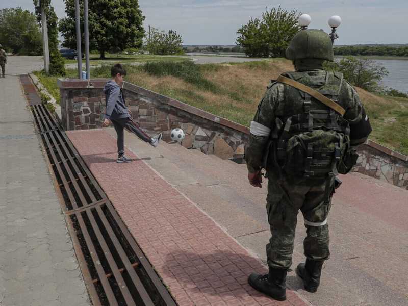 &nbsp;Un'immagine di vita quotidiana a Kherson, occupata dai russi dall'inizio dell'invasione (Ansa)