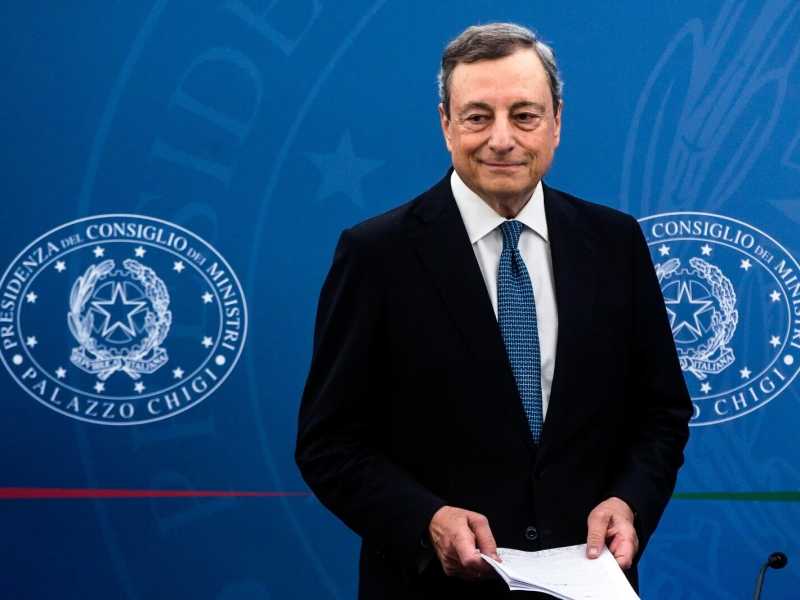 Mario Draghi all'uscita dal Consiglio dei ministri di gioved&igrave; (Ansa)&nbsp;<br />