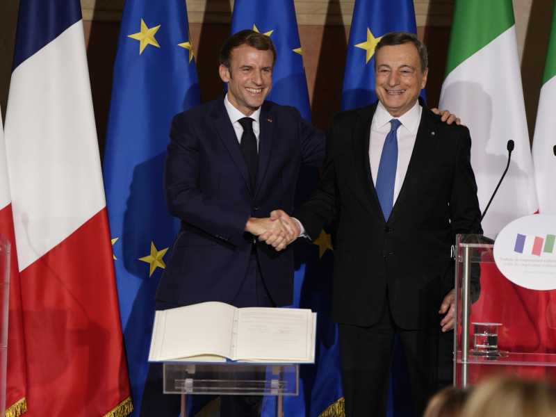 26 11 2021, Mario Draghi ed Emmanuel Macron firmano a Roma, a Villa Madama, il Trattato del Quirinale per la cooperazione italo-francese (LaPresse) <br />