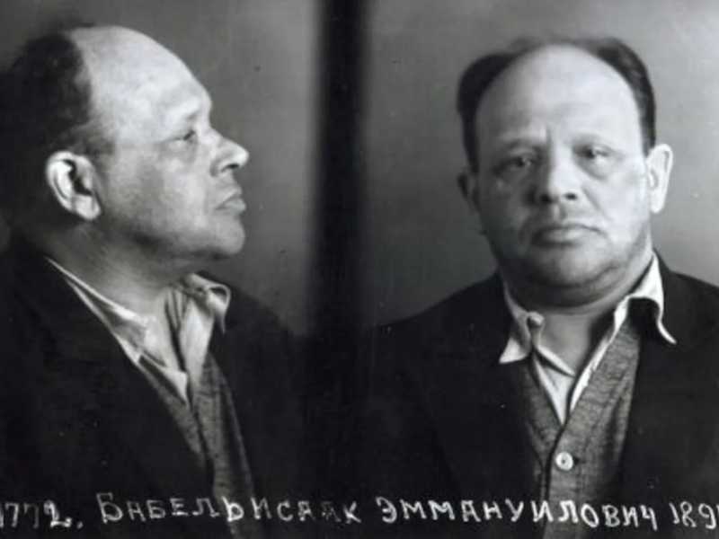 La foto di Babel' scattata dal NKVD dopo il suo arresto (Wikipedia)<br />