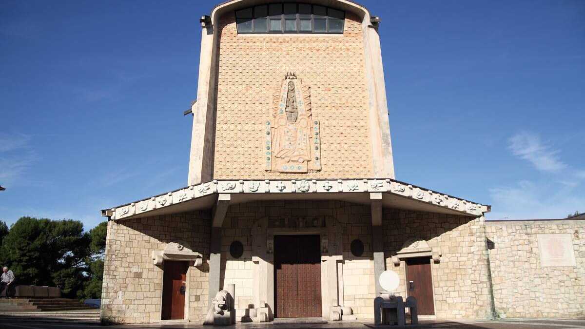 Immagine di La chiesa di Santa Maria Maggiore a Francavilla al mare svuotata di immagini sante