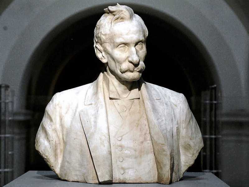 Il busto di Giuseppe Zanardelli (Olycom)