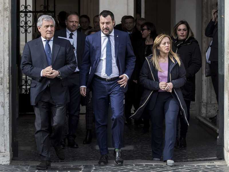 Gli alleati della coalizione di centrodestra mentre escono da Palazzo Chigi (LaPresse)&nbsp;<br />