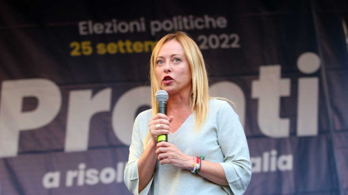 Immagine di Meloni ferma gli sbarchi della società civile nelle liste di FdI