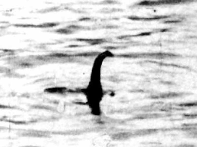 La famosa foto del mostro, rivelatasi poi un falso, scattata nel 1934 da Robert Kenneth Wilson (Wikipedia)&nbsp;<br />