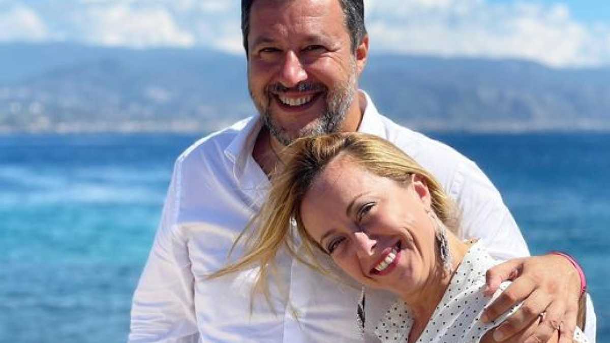 Immagine di Salvini pubblica su tutti i social la foto con Meloni, ma lei non la condivide